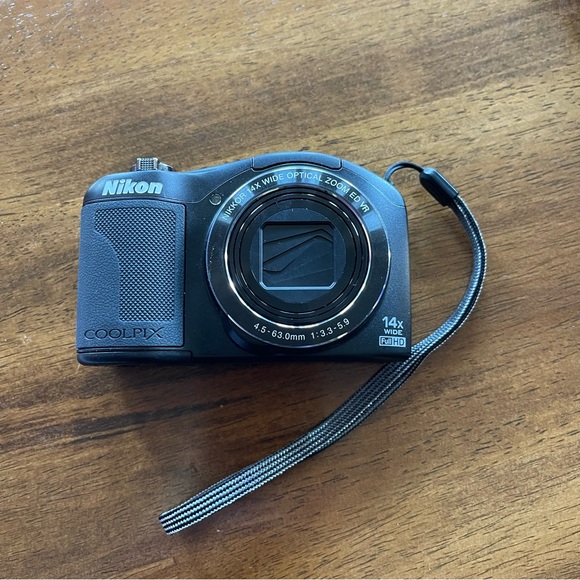 Nikon Coolpix L 610 Digital Camera (black) (older model) carrying case & guide - Picture 3 of 8